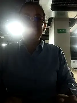 Snapshot of Romina693 chatting on November 2025 06:12:01 AM Romina693 online show from November 2025 06:12:01 AM