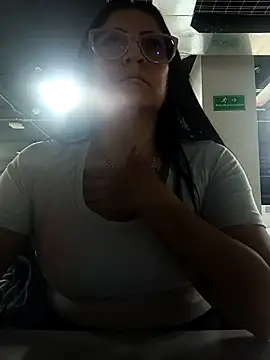 Snapshot of Romina693 chatting on November 2025 06:13:01 AM Romina693 online show from November 2025 06:13:01 AM