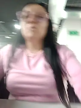 Snapshot of Romina693 chatting on December 2025 06:07:01 AM Romina693 online show from December 2025 06:07:01 AM