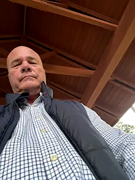 Snapshot of cyclone1212 chatting on November 2025 11:44:02 AM cyclone1212 online show from November 2025 11:44:02 AM