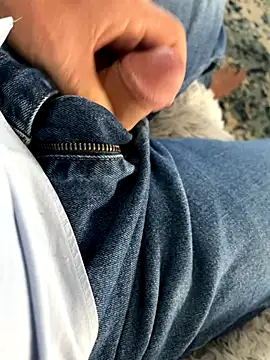 Snapshot of cyclone1212 chatting on November 2025 05:04:01 PM cyclone1212 online show from November 2025 05:04:01 PM