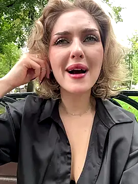 Snapshot of KellyKeler chatting on September 2025 11:10:01 AM KellyKeler online show from September 2025 11:10:01 AM