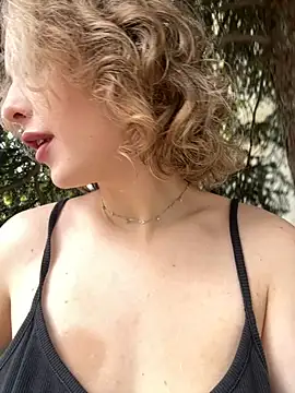 Snapshot of KellyKeler chatting on September 2025 11:11:01 AM KellyKeler online show from September 2025 11:11:01 AM