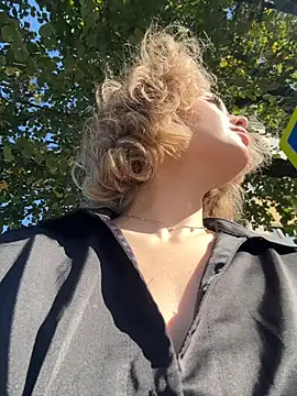 Snapshot of KellyKeler chatting on September 2025 11:45:01 AM KellyKeler online show from September 2025 11:45:01 AM