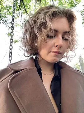 Snapshot of KellyKeler chatting on October 2025 12:22:02 PM KellyKeler online show from October 2025 12:22:02 PM