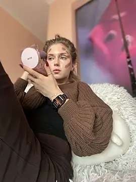 Snapshot of KellyKeler chatting on October 2025 11:28:01 AM KellyKeler online show from October 2025 11:28:01 AM