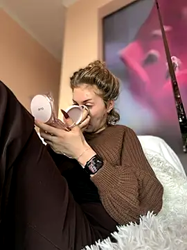 Snapshot of KellyKeler chatting on October 2025 10:52:02 AM KellyKeler online show from October 2025 10:52:02 AM