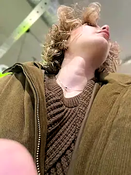 Snapshot of KellyKeler chatting on November 2025 12:22:02 PM KellyKeler online show from November 2025 12:22:02 PM