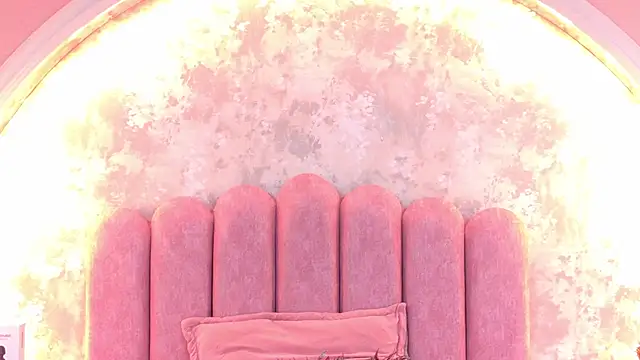 JasmineRhodes online show from December 2025 01:28:02 PM