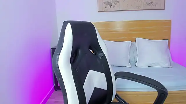 Snapshot of kitty_sweeety_ chatting on October 2025 01:14:01 PM kitty sweeety online show from October 2025 01:14:01 PM