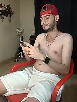 Snapshot of bigcockwhite777 chatting on October 2025 03:29:02 AM bigcockwhite777 online show from October 2025 03:29:02 AM