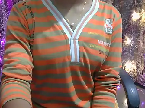 Snapshot of lovely_soniya chatting on December 2025 04:39:02 AM lovely soniya online show from December 2025 04:39:02 AM