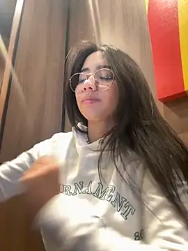 Michelle Zoe online show from October 2025 06:04:01 AM