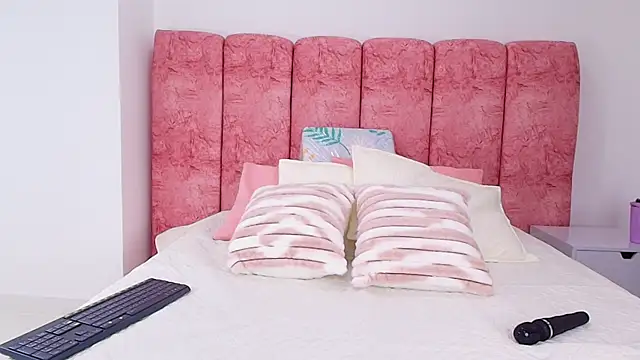 emmacurvy online show from November 2025 03:07:01 AM