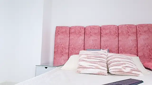 emmacurvy online show from November 2025 03:05:01 AM