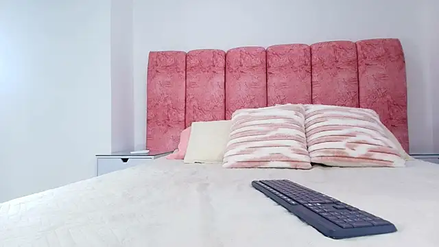 emmacurvy online show from December 2025 03:03:01 AM