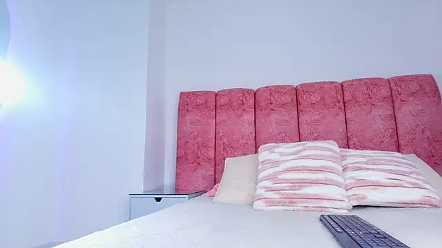 emmacurvy online show from December 2025 03:05:01 AM