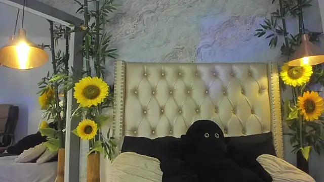 Snapshot of LittleeJaz chatting on November 2025 02:34:01 AM LittleeJaz online show from November 2025 02:34:01 AM