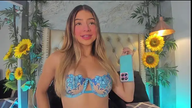 Snapshot of LittleeJaz chatting on November 2025 03:38:02 AM LittleeJaz online show from November 2025 03:38:02 AM