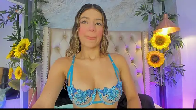 Snapshot of LittleeJaz chatting on December 2025 09:53:01 PM LittleeJaz online show from December 2025 09:53:01 PM