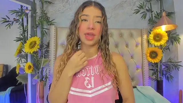 Snapshot of LittleeJaz chatting on December 2025 03:33:02 AM LittleeJaz online show from December 2025 03:33:02 AM