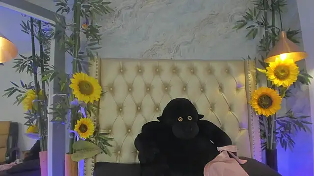 Snapshot of LittleeJaz chatting on December 2025 04:43:01 AM LittleeJaz online show from December 2025 04:43:01 AM