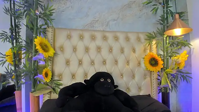 Snapshot of LittleeJaz chatting on February 2026 04:06:02 AM LittleeJaz online show from February 2026 04:06:02 AM