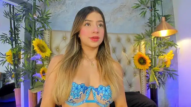 Snapshot of LittleeJaz chatting on February 2026 04:05:02 AM LittleeJaz online show from February 2026 04:05:02 AM