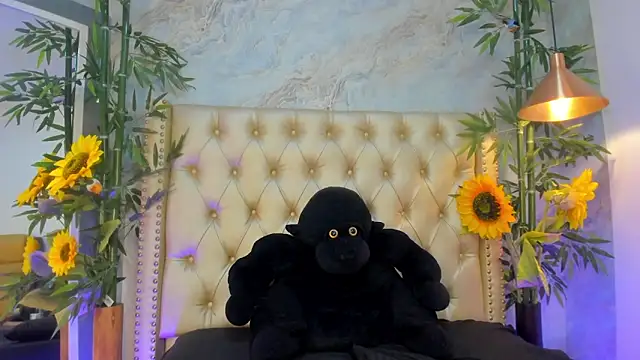 Snapshot of LittleeJaz chatting on February 2026 01:11:02 AM LittleeJaz online show from February 2026 01:11:02 AM