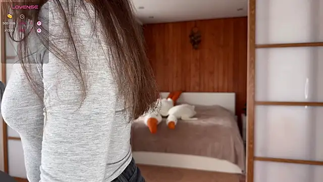 Snapshot of PlumyBun chatting on September 2025 04:25:02 AM PlumyBun online show from September 2025 04:25:02 AM