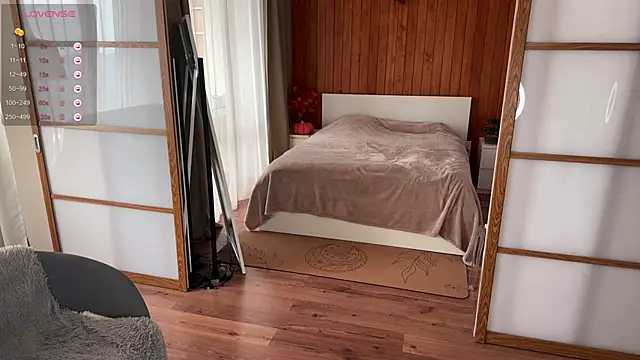 Snapshot of PlumyBun chatting on October 2025 04:22:01 AM PlumyBun online show from October 2025 04:22:01 AM