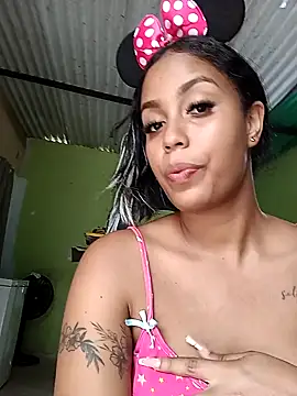 Snapshot of Fernanda30 chatting on April 2026 05:28:01 PM Fernanda30 online show from April 2026 05:28:01 PM