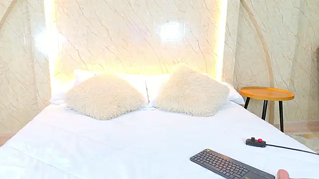 AbrilPeach online show from March 2026 05:04:02 AM