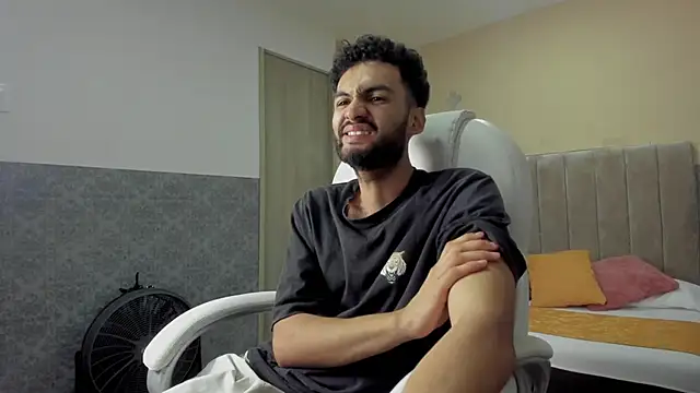 Snapshot of Ryan_Jackson_ chatting on September 2025 12:04:01 AM Ryan Jackson  online show from September 2025 12:04:01 AM