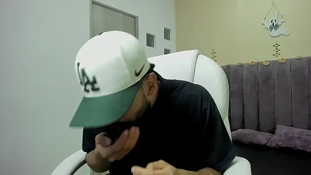 Snapshot of Ryan_Jackson_ chatting on October 2025 10:47:02 PM Ryan Jackson  online show from October 2025 10:47:02 PM