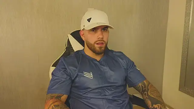 Snapshot of Ades_Lowe chatting on November 2025 12:29:02 PM Ades Lowe online show from November 2025 12:29:02 PM