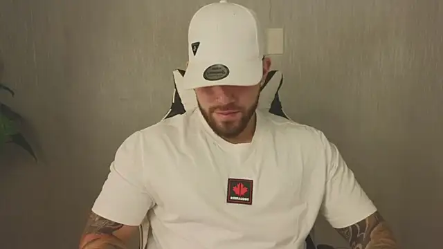 Snapshot of Ades_Lowe chatting on November 2025 12:17:01 PM Ades Lowe online show from November 2025 12:17:01 PM