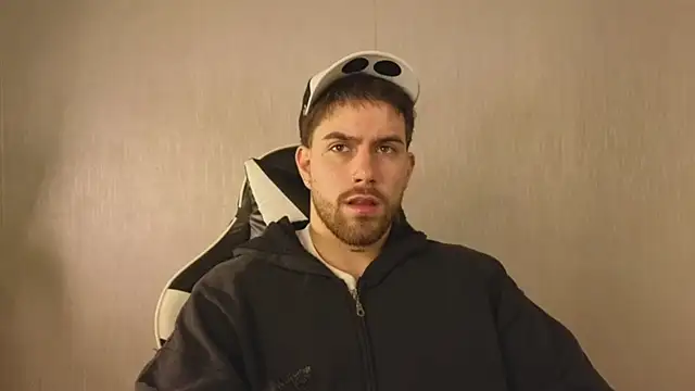 Snapshot of Ades_Lowe chatting on November 2025 11:31:02 AM Ades Lowe online show from November 2025 11:31:02 AM