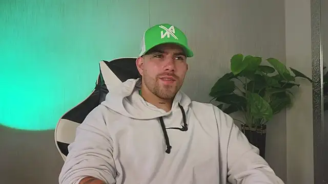 Snapshot of Ades_Lowe chatting on November 2025 11:54:02 AM Ades Lowe online show from November 2025 11:54:02 AM