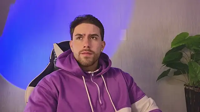 Snapshot of Ades_Lowe chatting on November 2025 10:38:02 AM Ades Lowe online show from November 2025 10:38:02 AM