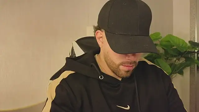 Snapshot of Ades_Lowe chatting on November 2025 11:35:01 AM Ades Lowe online show from November 2025 11:35:01 AM