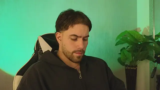 Snapshot of Ades_Lowe chatting on December 2025 11:08:02 AM Ades Lowe online show from December 2025 11:08:02 AM