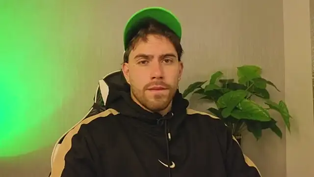 Snapshot of Ades_Lowe chatting on December 2025 11:16:02 AM Ades Lowe online show from December 2025 11:16:02 AM