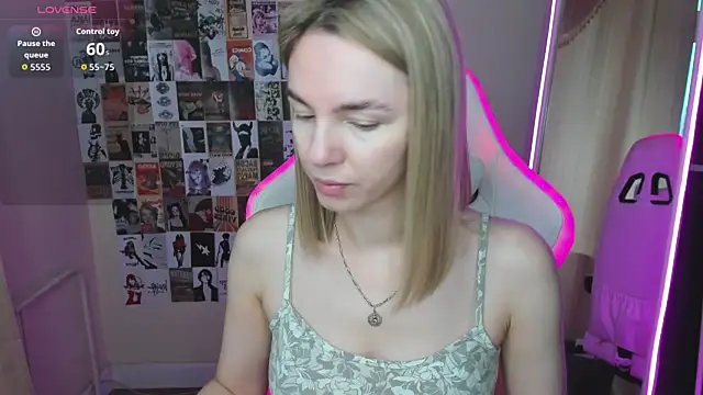 NessaDiazz online show from September 2025 01:11:01 AM