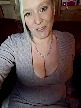 Bouncy-Bella28X online show from December 2025 12:56:01 PM