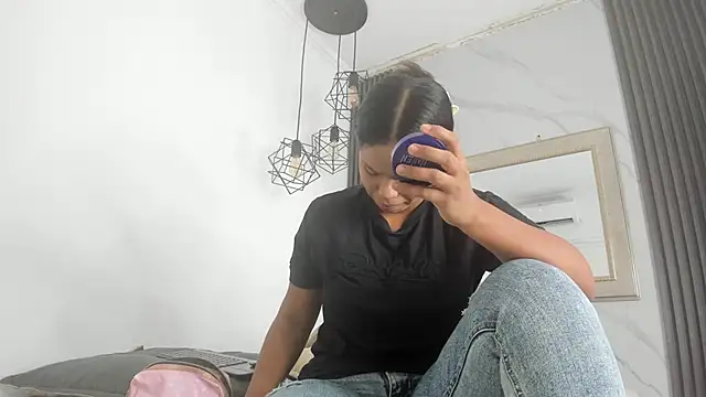 keyla mejia online show from March 2026 12:06:02 PM