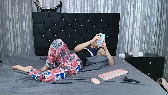 Alicee Moonn online show from November 2025 08:22:02 AM