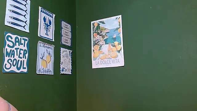 Roxiehood online show from November 2025 02:10:01 AM