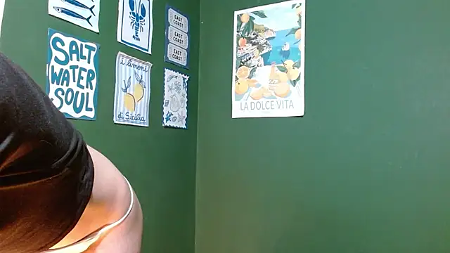 Roxiehood online show from November 2025 02:00:02 AM