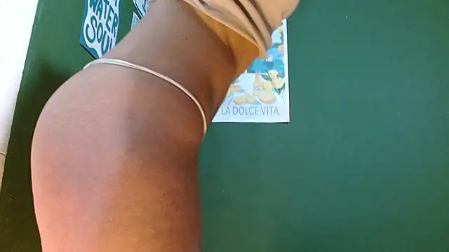 Roxiehood online show from April 2026 02:18:01 AM